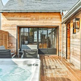 Welcome to Villa Floréal Your tranquil retreat with spa, hotel in Saint-Gilles-Croix-de-Vie