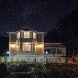 Lans Bliss Villa 2BHK with Sunset View by Homeyhuts, hotell i Lansdowne