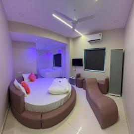 Hotel Elite Stay - Mahalunge Pune, מלון בפונה