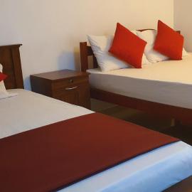 Dee Ella hotel