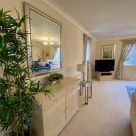 Stylish Bracknell Top Floor Apartment