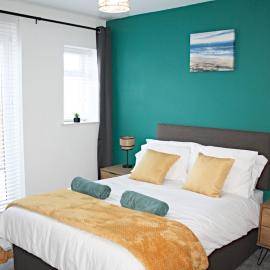 Central & Spacious Apartment close to Beach, Pier, BIC