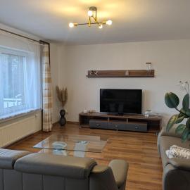 Schöne, große Wohnung mit 3 Betten, готель у місті Брамше
