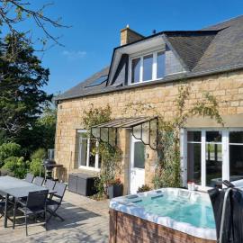 Au Mont Chez Vous #Jacuzzi et Vue Mont-St-Michel#