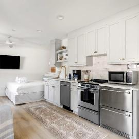 The Sumter 1bd Condo 1 Block to Ocean, hotel a Folly Beach