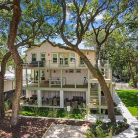 The Poe 2 Bed 1 block to beach – hotel w mieście Folly Beach