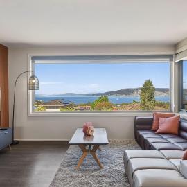 The Blue Window - 15 Mins to CBD&Airport, hótel í Howrah