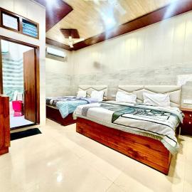 Shri Murli Manohar Dham Hotel Vrindavan, hotel in Chhatikara