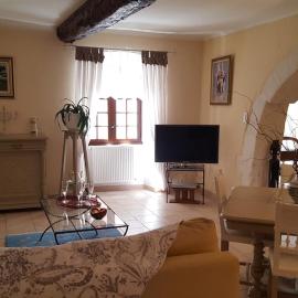 Les Roues de L'Isle - CHARMING APARTMENT, hotel in L'Isle-sur-la-Sorgue