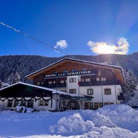 Albergo Scoiattolo, hotel en Falcade
