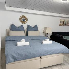 Modern Basement Apt near Phantasialand & Cologne, hotel v destinaci Erftstadt