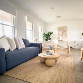 Lakefront Retreat - Pets- Parking - Games - Backyard: Dapto şehrinde bir otel