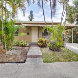 Viesnīca 2 Mi to Boardwalk: Home w/ Grill in Dania Beach! pilsētā Denijabīča