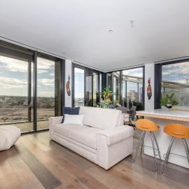 Penthouse with Stunning City Views and Free Parking