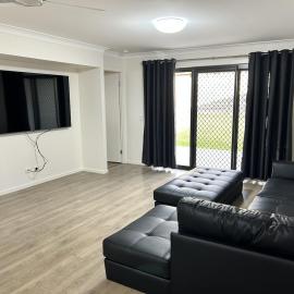 Entire 4 Bedroom Home, hotel v destinaci Kingston