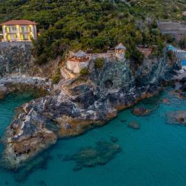 Roc Villa Castiglioncello - Private Villa with 2 Beaches and Park、カスティリョンチェッロのホテル