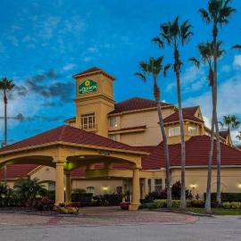La Quinta by Wyndham Orlando Airport - On Property Food Trucks & Free Airport Shuttle!, hotel Orlandóban