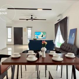 Kluang Gunung Lambak View 4-Bedroom Family Suite