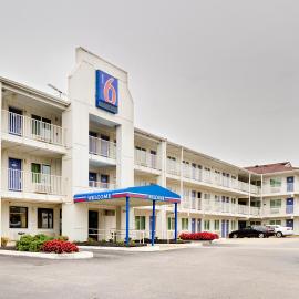 Motel 6-Linthicum Heights, MD - BWI Airport: Linthicum Heights şehrinde bir otel