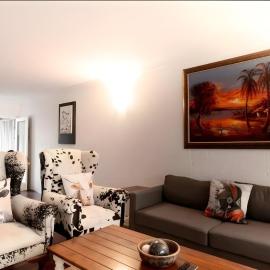 Perfect for a family Fully furnished and equipped，佛维斯的飯店