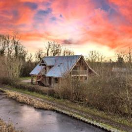 Finest Retreats - Canal Central, hotel u gradu Ball