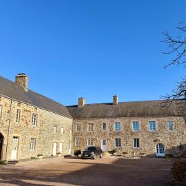 La Bergerie - Le Grand Gîte - Surtainville, Hotel in Surtainville