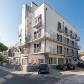 Regina Hotel e Ristorante, hotel u gradu 'Punta Marina'