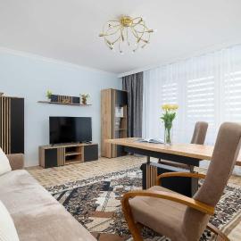 Spacious Apartment with 3 Bedrooms and Balcony in Rzeszów by Noclegi Renters