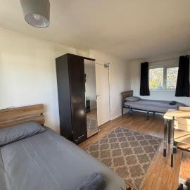 Cosy room 2 Gatwick Airport