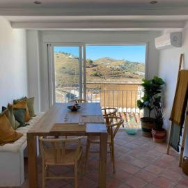 Casa Millantú - cosy house with rooftop jacuzzi