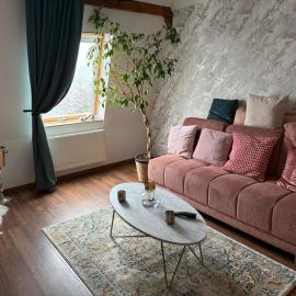 Großzügiges Apartment am Steigerwald mit Kamin und Spa-Bad – hotel w mieście Erfurt
