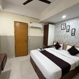 Meera Eternity Couple Friendly By RESTIN, hotell i Badarpur