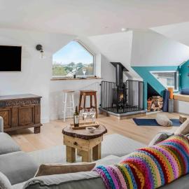 Parkland Place - Spacious Newquay family holiday home, parking, log burner, dog friendly