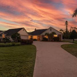 Heated Pool -Game Room- King Suites- Family Ready-Firepit, hotel v mestu Bradenton