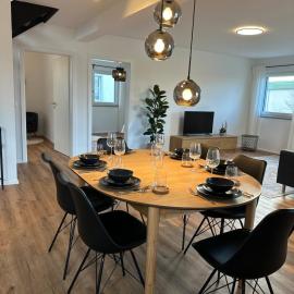 Großzügige Dachgeschosswohnung in Weingarten: Weingarten şehrinde bir otel