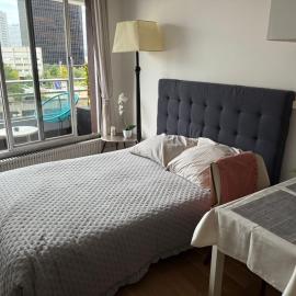 Studio sympa à Paris en métro -balcon & wifi, hotel sa Puteaux