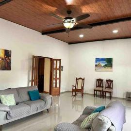 Modern colonial house, hotel u gradu 'Apastepeque'