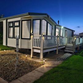 V10 static caravan