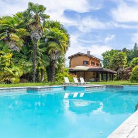 Villa Al Piano on Lake Maggiore, hotel in Castelveccana