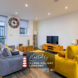 Jollys-Contemporary Beachfront Property, Pet Friendly with optional Hot Tub, hotel a Sandown