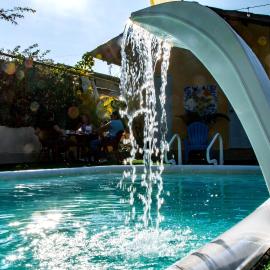 Roxy's Lodge Fan Cooled, hotel in Boca Chica