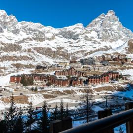 HelloCHALET The Ski Lovers - Ski-in Ski-out with Matterhorn View