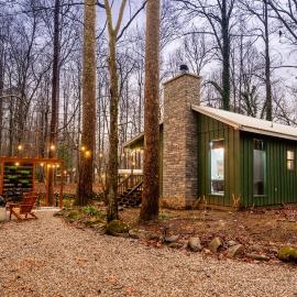 Secluded Romantic Cabin with Hot Tub and Fire Pit, hotel u gradu 'Cosby'