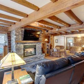Hike, Fish & Boat Nearby! Bloomington Family Cabin, hotel in Bloomington