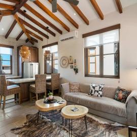 Bright Modern Home with Beach Club Access and Walking Distance to the Beach, Hotel in Playa Danta