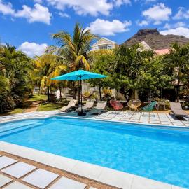 LAKAZ DEL SOL - Elegant apartments with luxurious garden, pool and barbecue area - Tourism Permit Certified, hotel a Tamarin