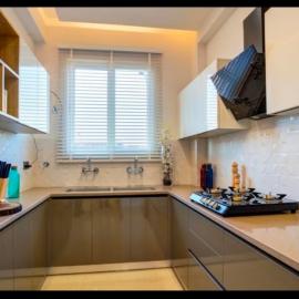 3 bhk luxury apartment on Airport road, hotel in Zirakpur