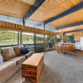 Quiet Lakefront Home with Private Dock, hotel in Coeur d'Alene