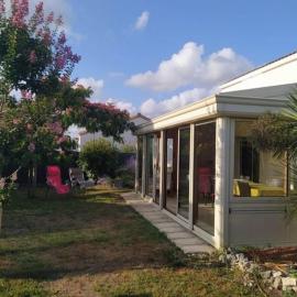 Maison pour 8 - 5 min de la plage Jardin & Véranda