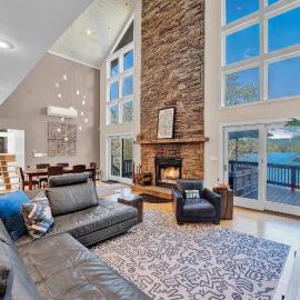 Lakefront Sunsets, Hot Tub, Pool Table, Kayaks, Hotel in Lake Ariel